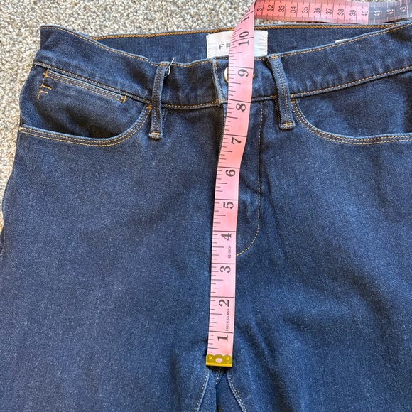 Frame High Rise Le High Skinny Jeans in a Dark Wash size 26 - Stretchy - Picture 8 of 10